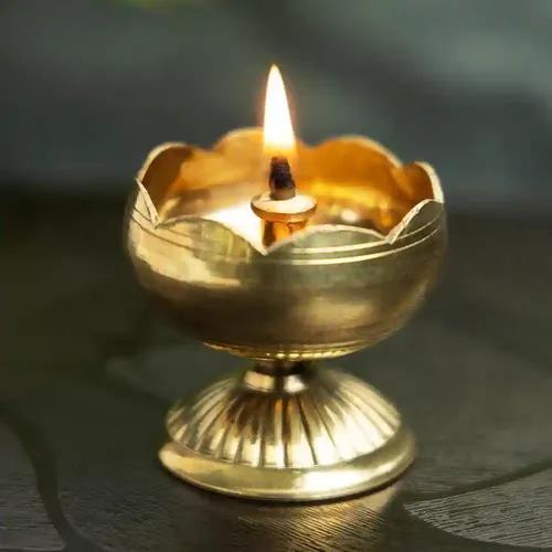 ALODIE - Lotus Brass Diyas for Home Decoration - Lotus Diyas for Pooja Room - Brass Deepam for Puja Decoration Items - Lotus Diya Brass Gift Items for Return Gifts - Decoration Diya Set of 2