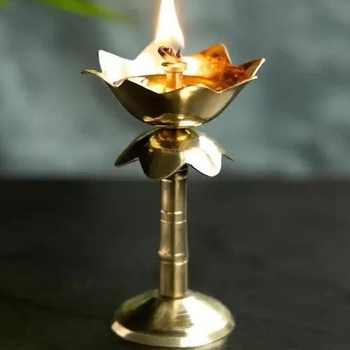 ALODIE - Big Lotus Brass Diyas for Home Decoration - Lotus Diyas for Pooja Room - Brass Deepam for Puja Decoration Items - Lotus Diya Brass Gift Items for Return Gifts Big Lotus Decoration Set of 2